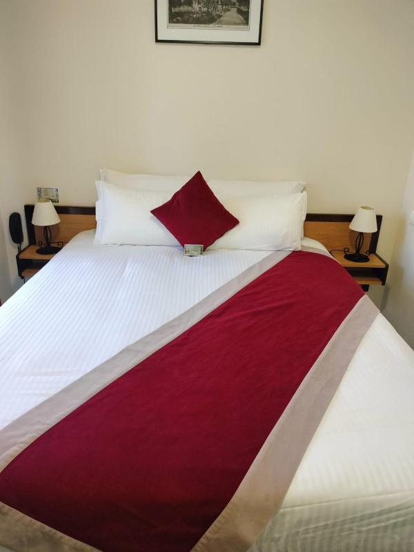Budget Double Room image 4