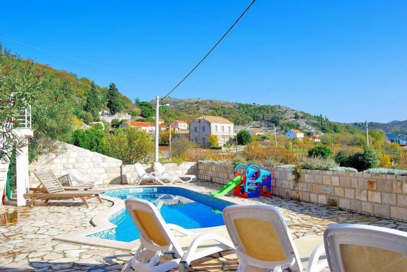 Five Bedroom Holiday Home with Pool - image 9