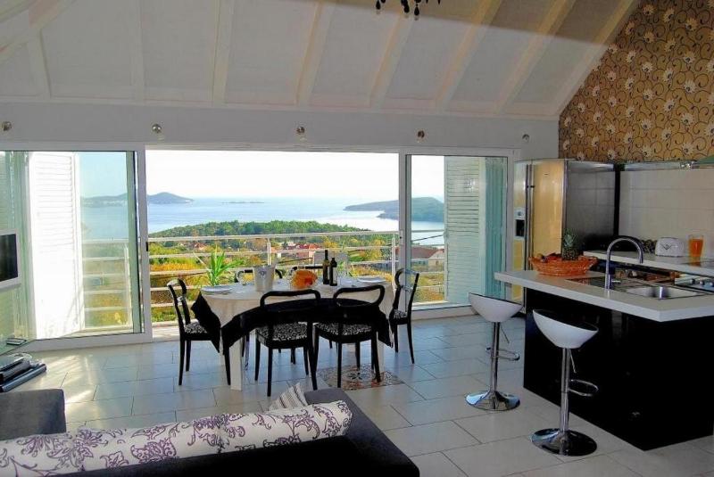 Five Bedroom Holiday Home with Pool - image 10