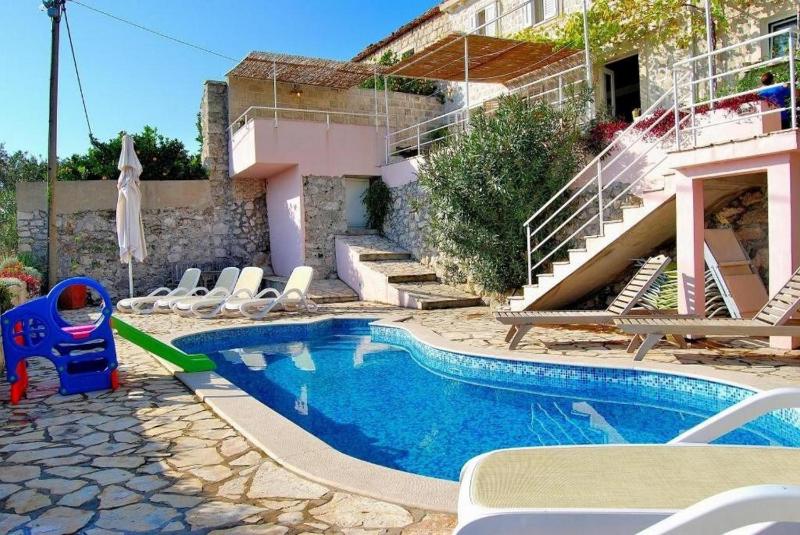 Five Bedroom Holiday Home with Pool - image 7