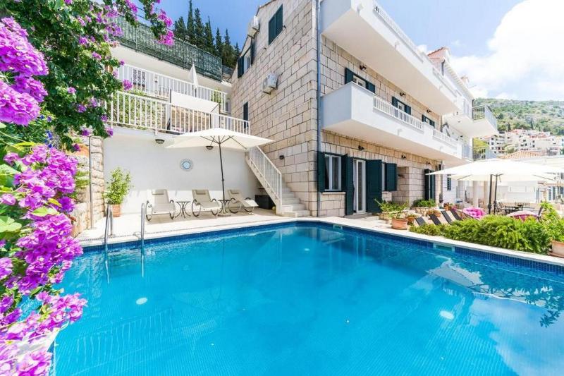 Villa Adrian - Six Bedroom Villa with Swimming pool and Sea View - image 12