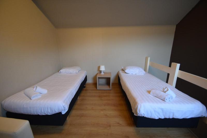 One-Bedroom Apartment image 3