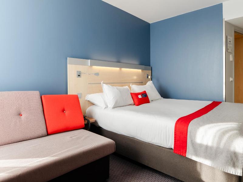 Standard Double Room with Sofa Bed image 1