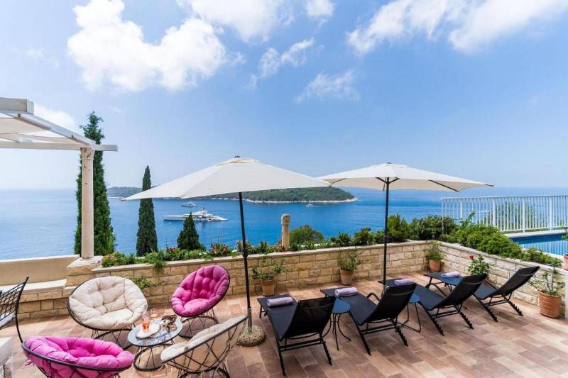 Villa Adrian - Six Bedroom Villa with Swimming pool and Sea View - image 11