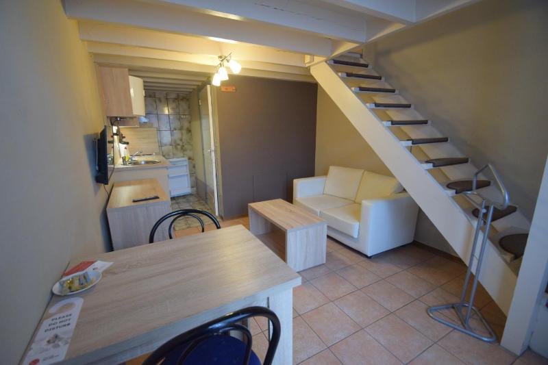 One-Bedroom Apartment image 4
