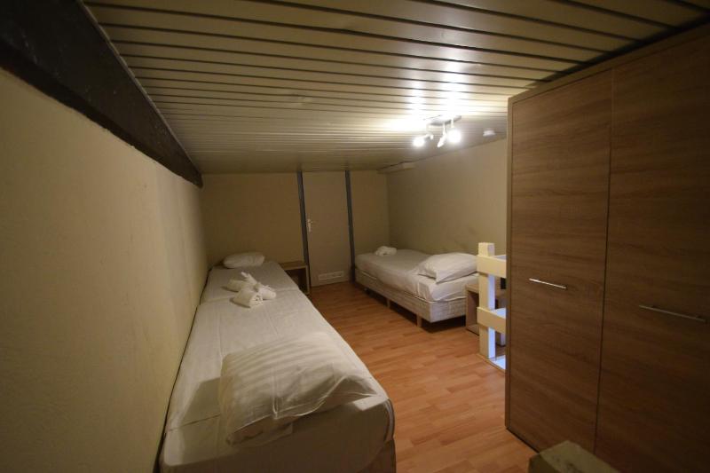 Large One-Bedroom Apartment image 4