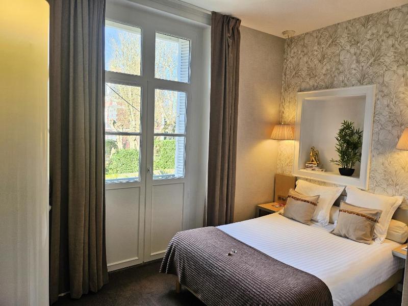 Charm Double Room image 3
