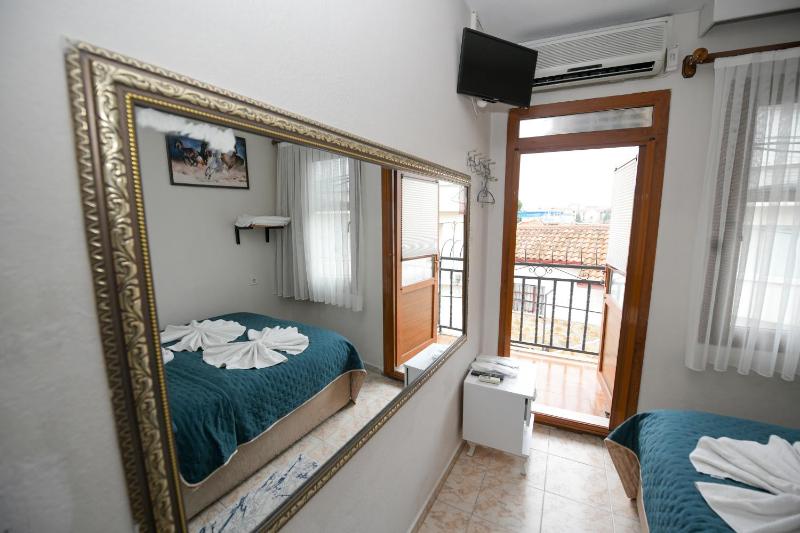 Budget Double Room image 4