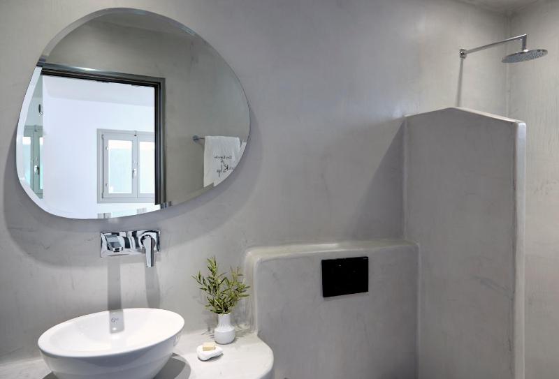 Grand Elegant Suite Open Plan with Sea View - Top Floor image 1