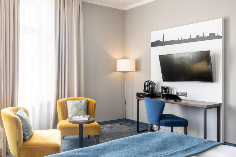 Premium Queen Room image 1