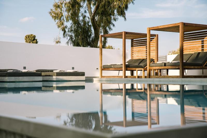 Royal Kalisti Two Bedroom Suite with Private Jacuzzi and Sea View - Top Floor image 2