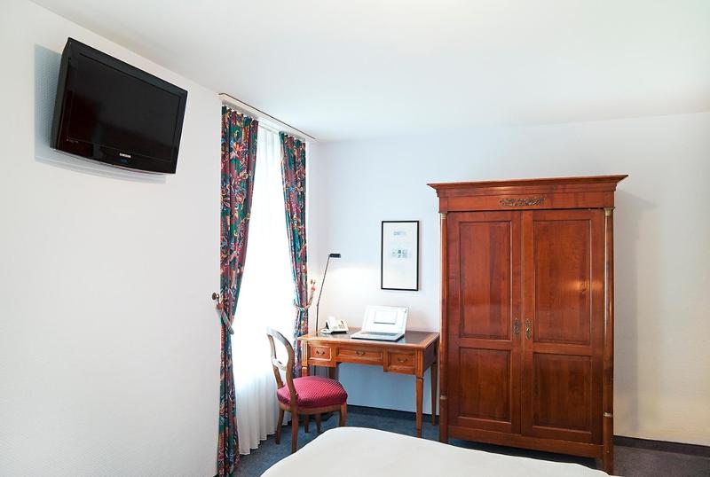 Deluxe Double Room image 4
