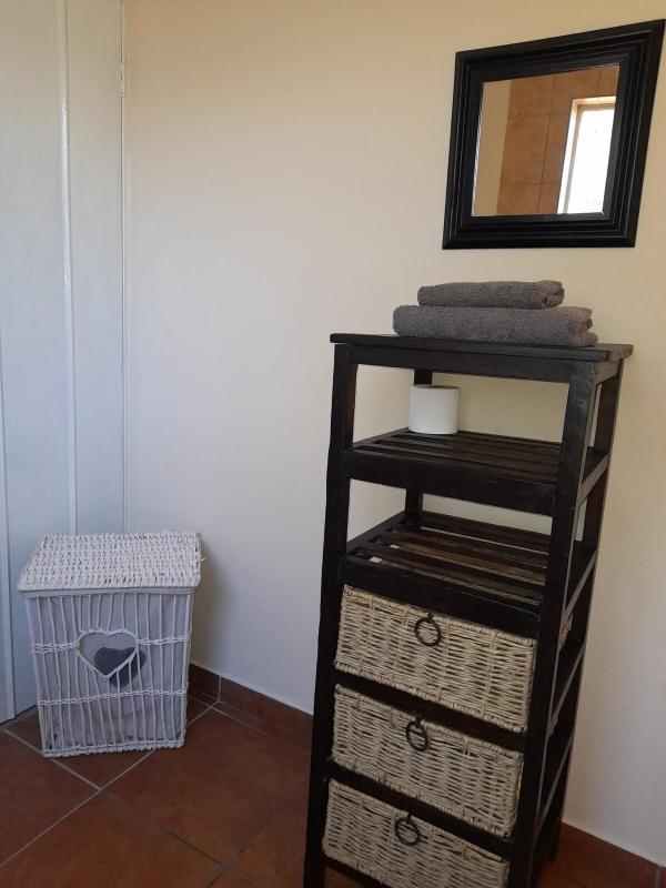Cozy arty apartment in walking distance of CBD - image 2