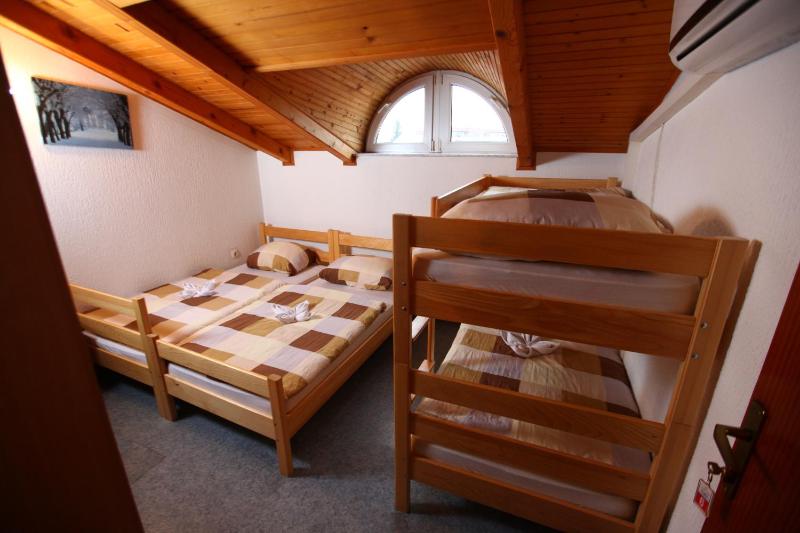 Deluxe Triple Room image 1
