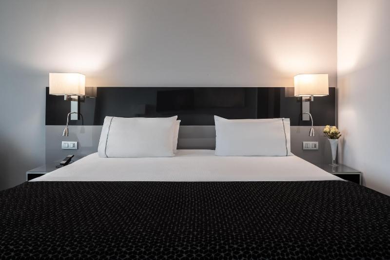 Premium Family Room image 1