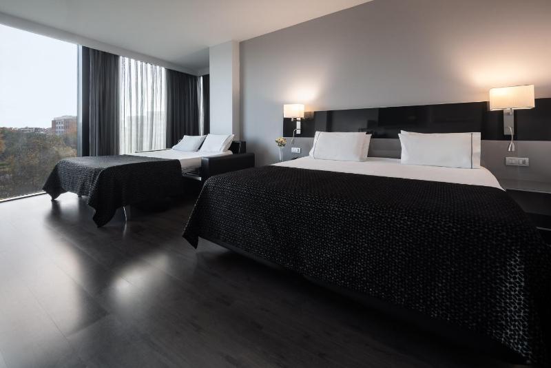 Premium Family Room image 4