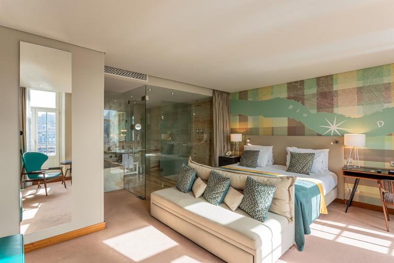 Double or Twin Vintage Grand with balcony  image 4