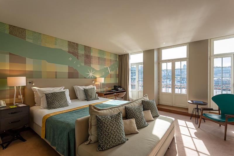 Double or Twin Vintage Grand with balcony  image 1