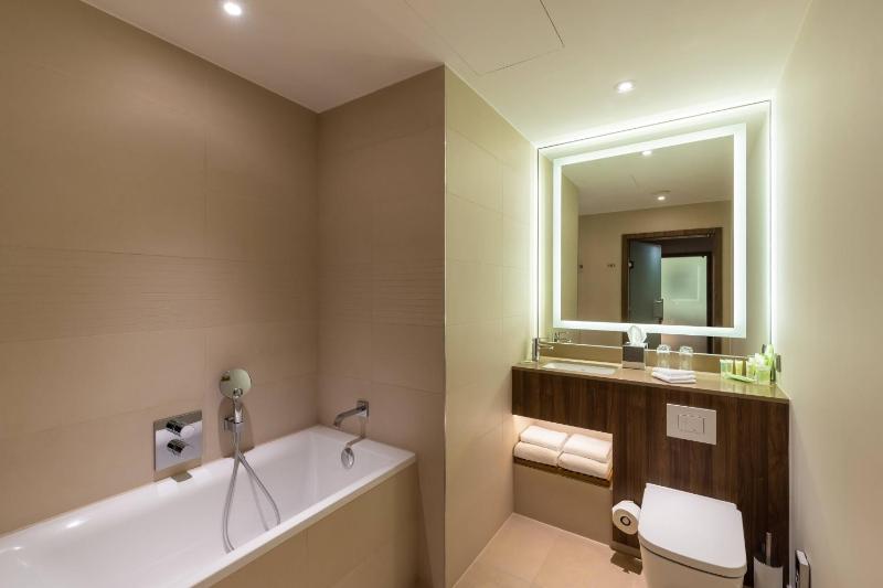 One-Bedroom King Suite image 3