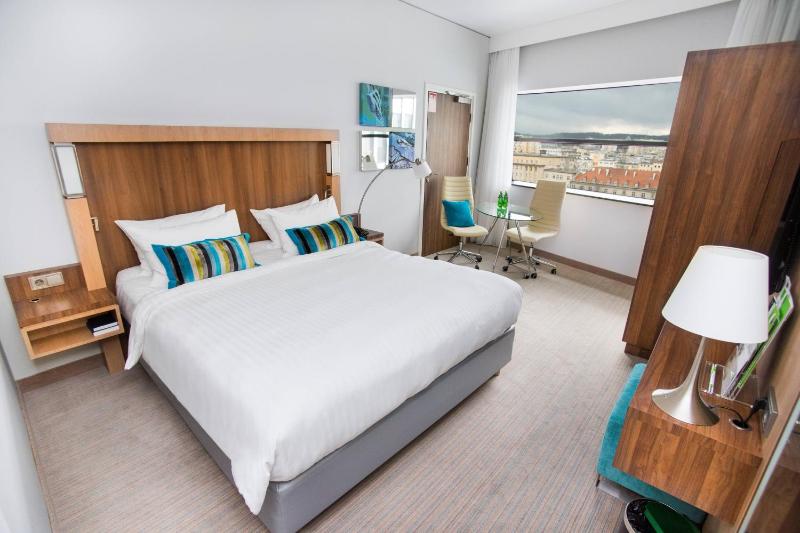 Guest room, 1 King, Courtyard view image 1