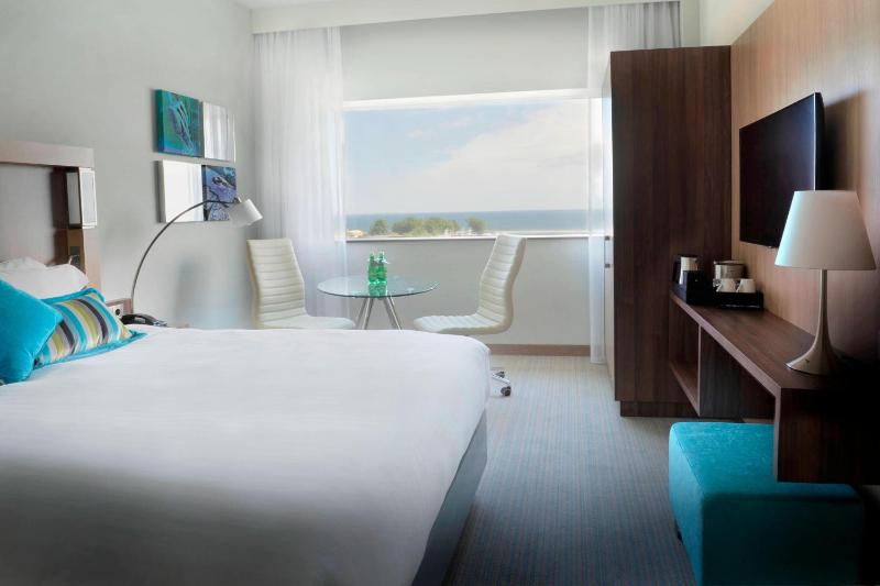 Guest room, 1 King, Sea view image 1