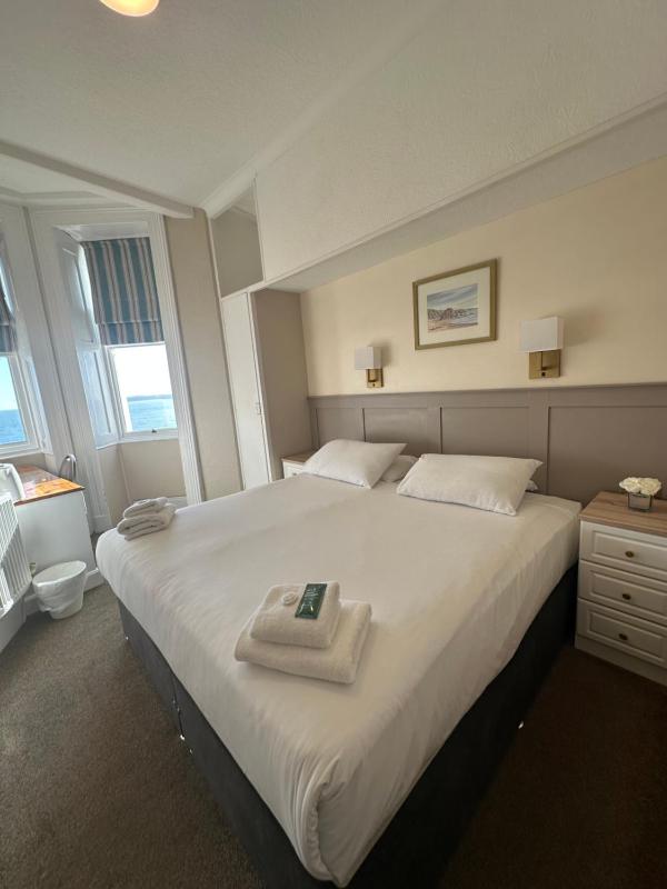 Double or Twin Room with Sea View image 1