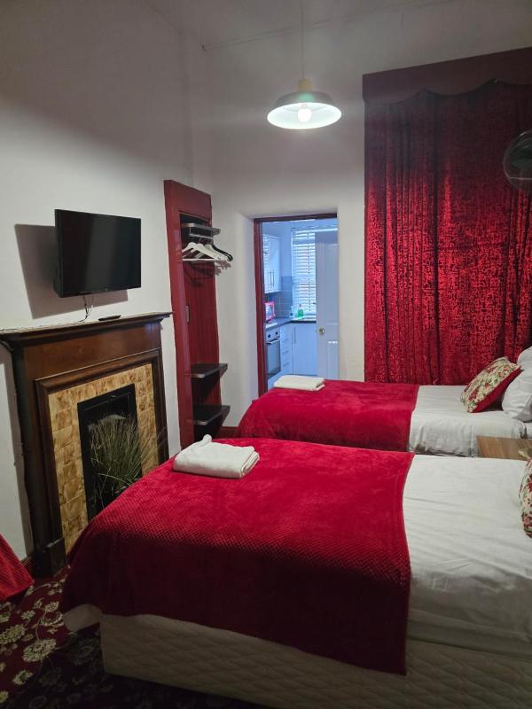 Superior Triple Room image 4