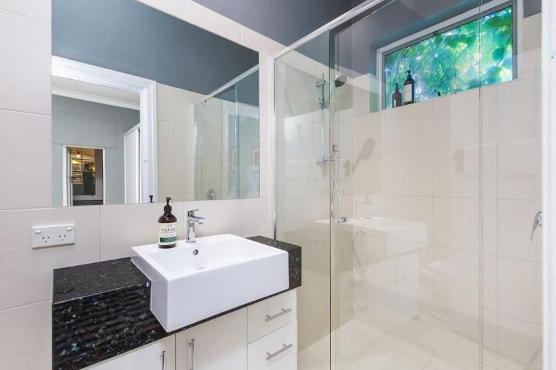 Fusion of 20th century charm and modern convenience - image 6