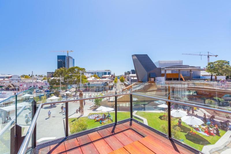 Fusion of 20th century charm and modern convenience - image 7