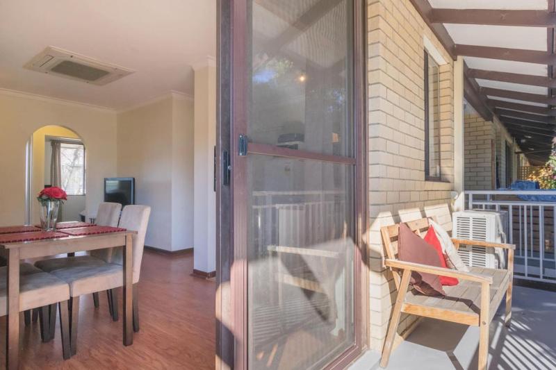 2 BR getaway - Almost 5km to CBD and 10km to airport - image 2