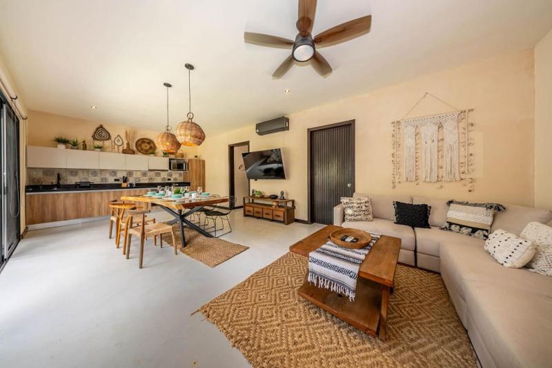 Villa Asana with Stunning Luxury Pool and Private Rooftop - image 2