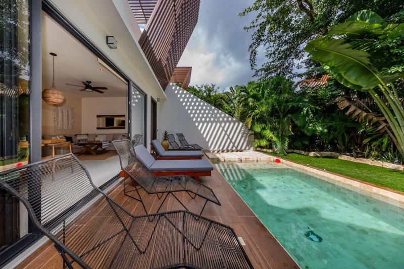 Villa Asana with Stunning Luxury Pool and Private Rooftop - image 11