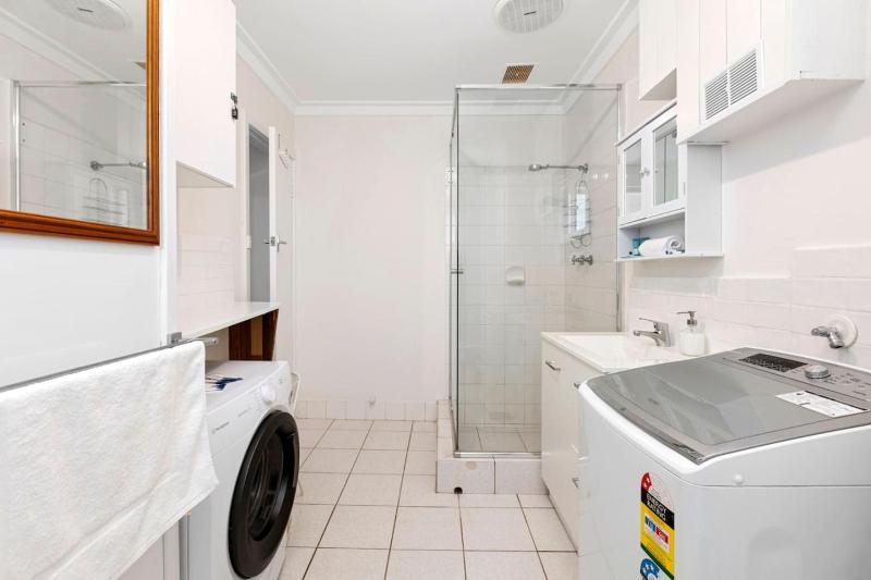 800m to the beach Stylish and Perfect location - image 11