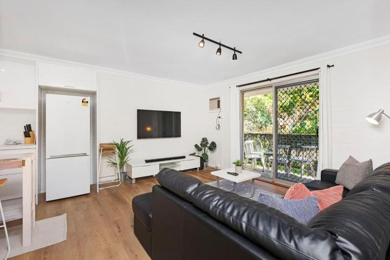 800m to the beach Stylish and Perfect location - image 14