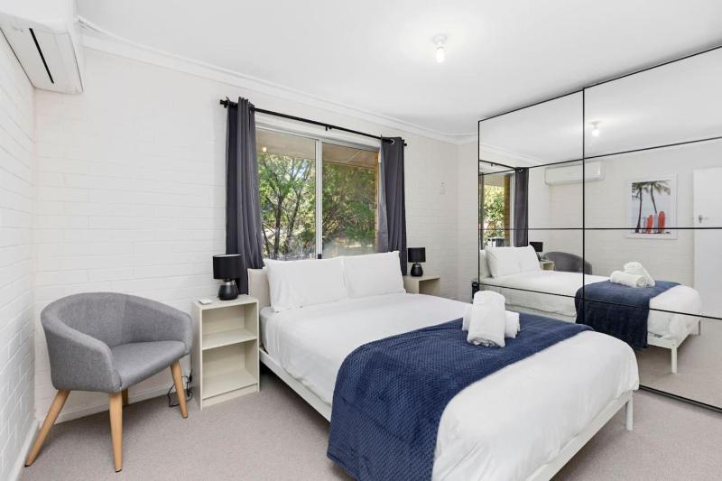 800m to the beach Stylish and Perfect location - image 1