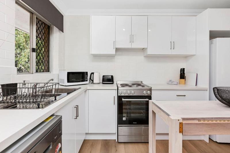 800m to the beach Stylish and Perfect location - image 8