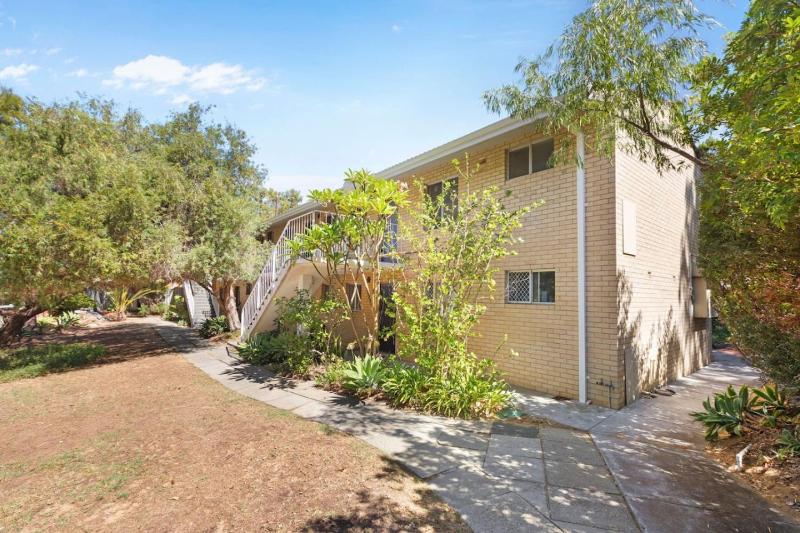 800m to the beach Stylish and Perfect location - image 16