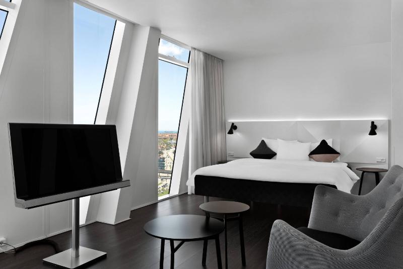 Executive Queen Room image 1