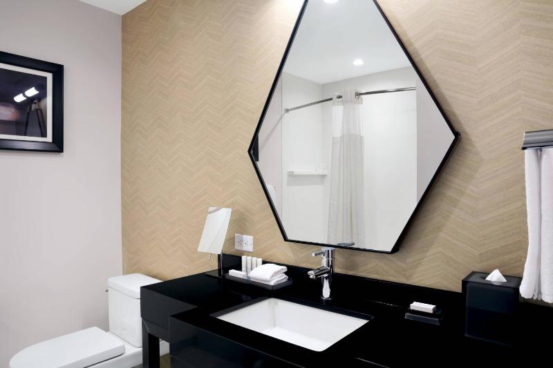 Courtyard by Marriott Boston Downtown/North Station - image 2