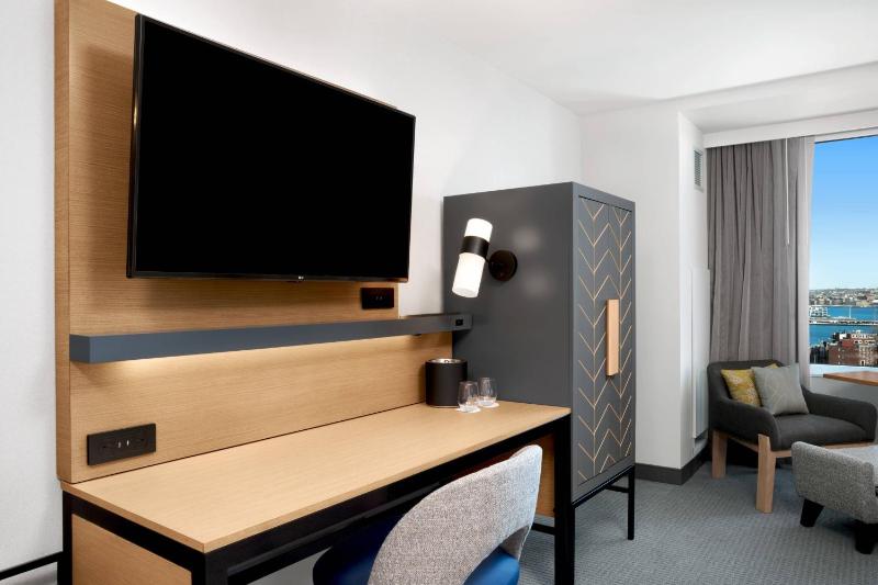 King Room with Sofa Bed image 4