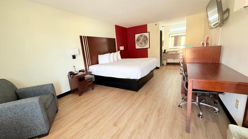 King Room - Non-Smoking image 2