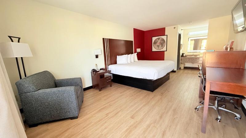 King Room - Non-Smoking image 4