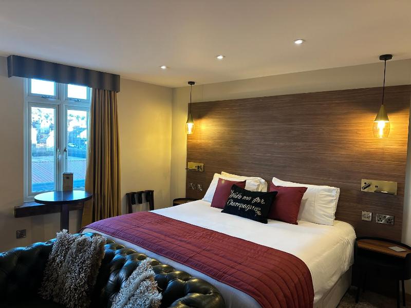 Deluxe Queen Suite image 1