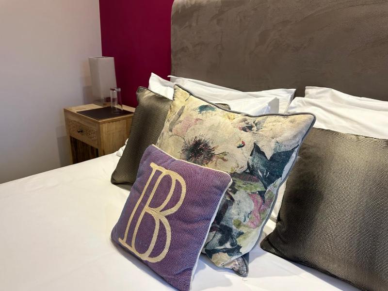 Deluxe Double Room with Sea View image 3