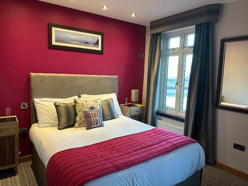 Deluxe Double Room with Sea View image 1