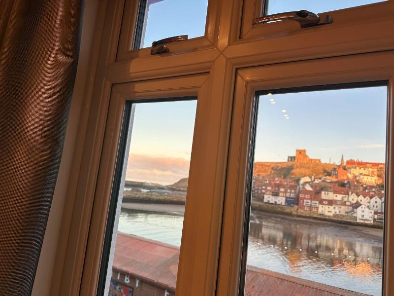 Deluxe Double Room with Sea View image 2