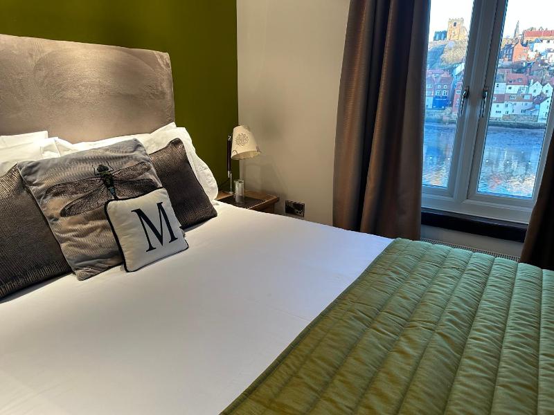 Deluxe Double Room with Sea View image 3