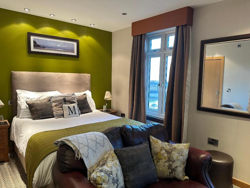 Deluxe Double Room with Sea View image 4