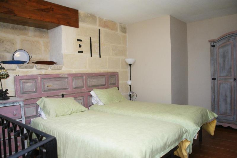 Economy Double or Twin Room with Internal View image 3