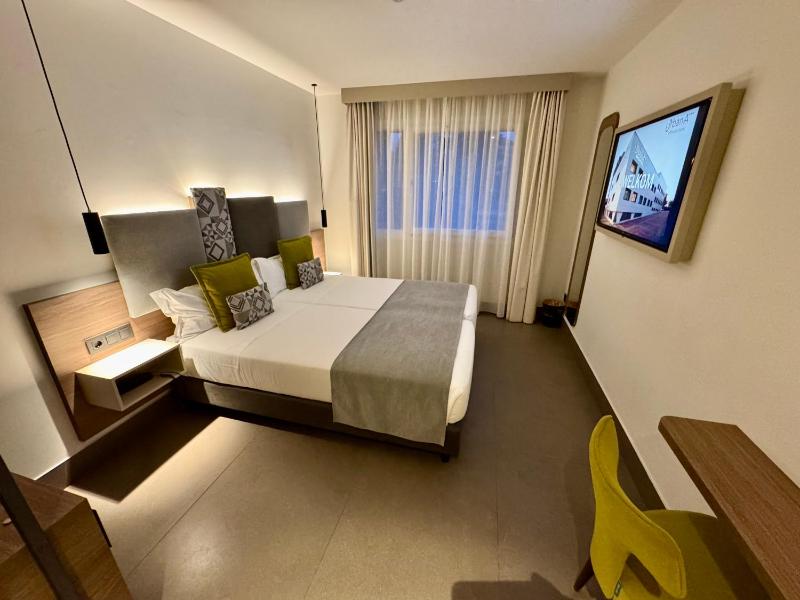 Double Room image 3